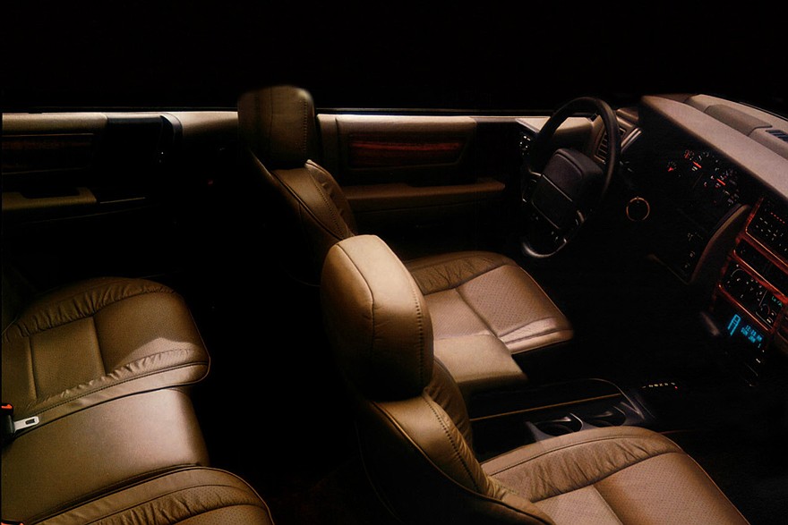 Jeep Grand Cherokee Limited прекрасно выглядел и снаружи, и внутри