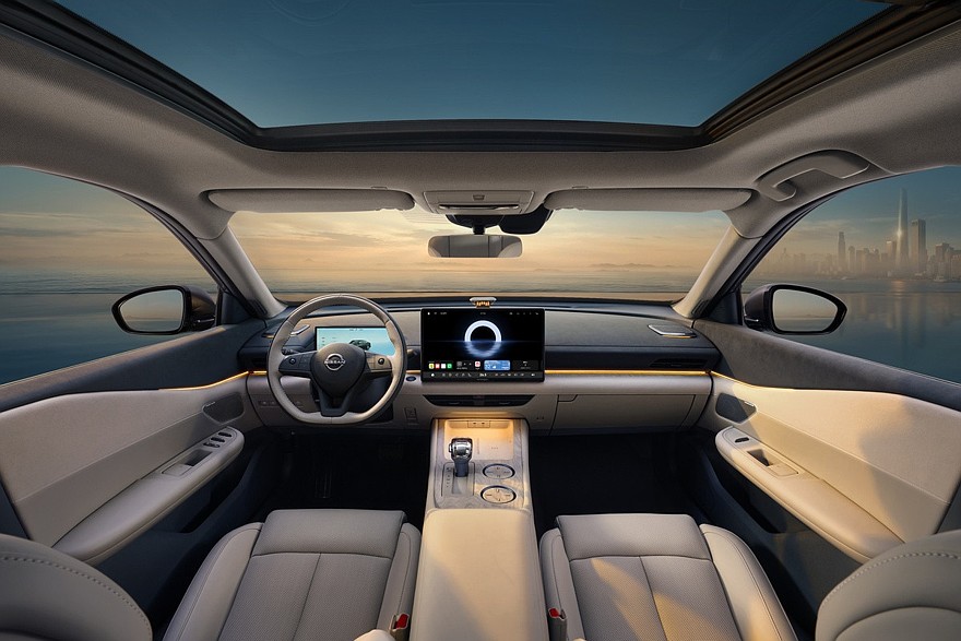 Nissan Teana выходит на рынок: новый дизайн и старые моторы