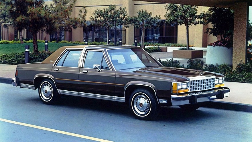 На фото: Ford LTD Crown Victoria '1983–87