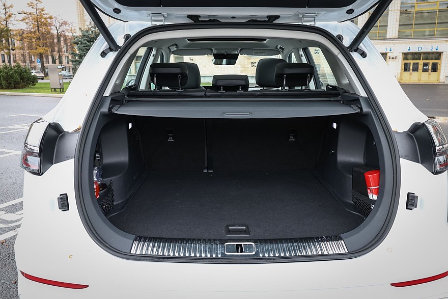 Больше не компромисс: необычный тест-драйв Hongqi HS5