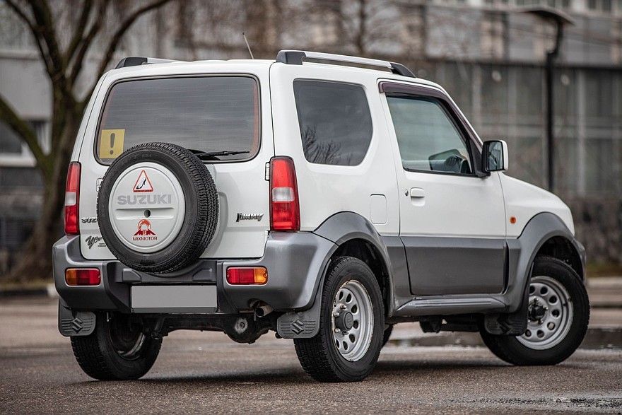 Сузуки джимни б у купить. Suzuki Jimny. Отказали в диагностике Джимни из-за узкой колесной базы.