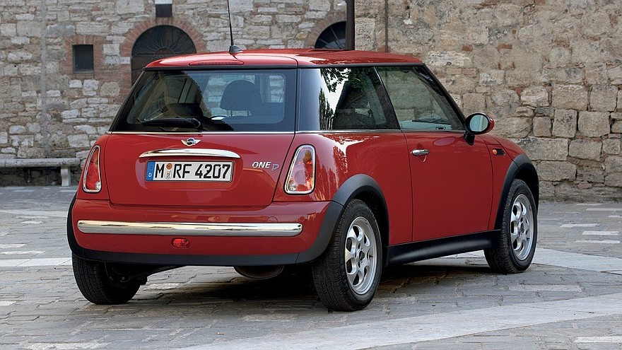 Mini One D (R50) '2003–06 красный вид сзади