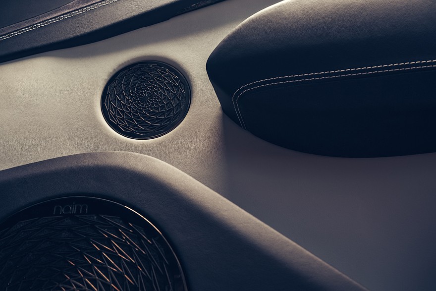 На фото: салон Bentley Torcal First Edition