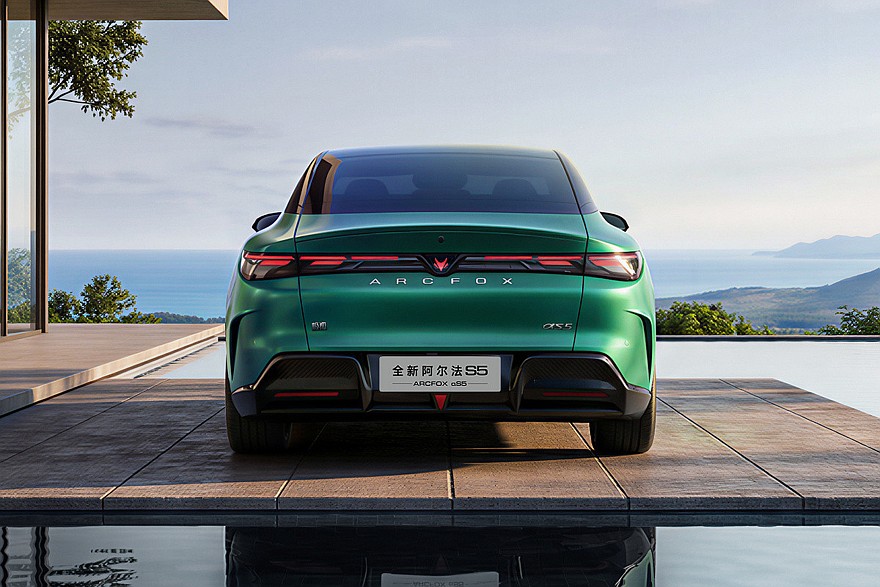 Обновленный седан Arcfox Alpha S5