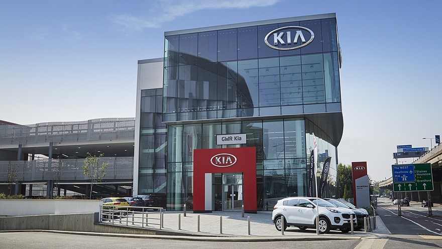 kia-dealer-center-london-01