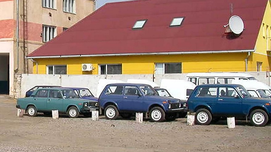 Новенькие товарные Жигули и Нивы, собранные на ЛуАЗе (2005 год).
