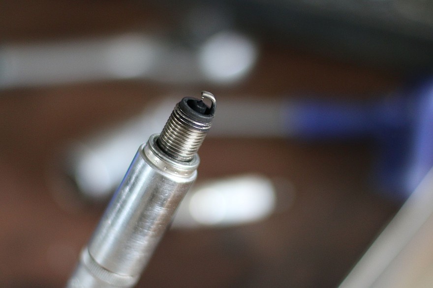 Шипение, рывки и горящий «чек»: почему автомобиль плохо набирает скорость