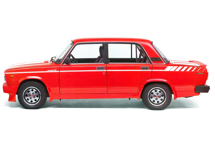 Lada Nova Spezial отличалась аэродинамической формой оригинального переднего бампера с развитым спойлером