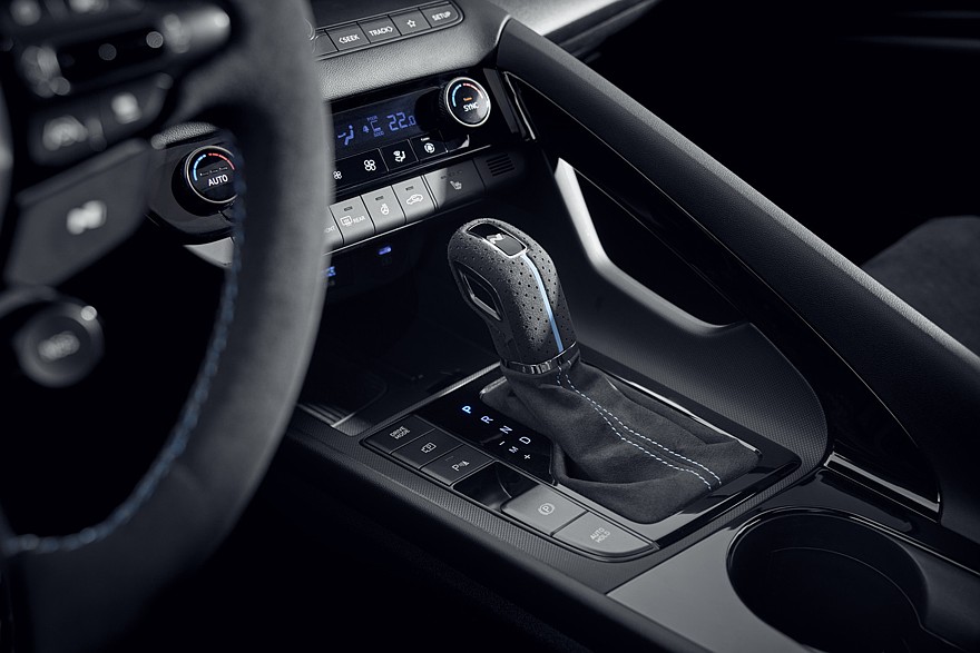 На фото: салон Hyundai Elantra N Monochrome
