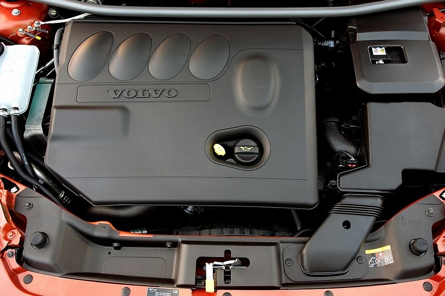 Под капотом Volvo C30 2.0D UK-spec '2010–13