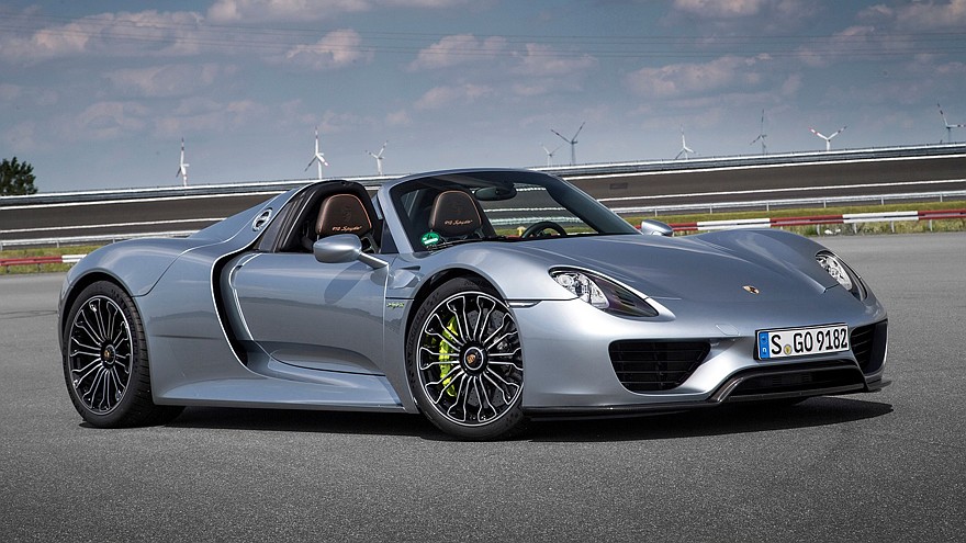 На фото: Porsche 918 Spyder