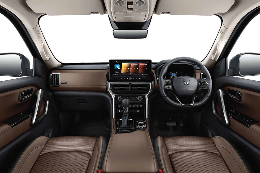 Салон обновленного топового внедорожника Mahindra Scorpio-N