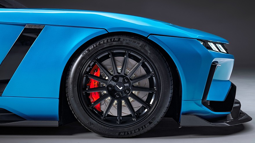 Новый Jensen Interceptor представлен в трековой версии GTX, дорожное купе тоже будет