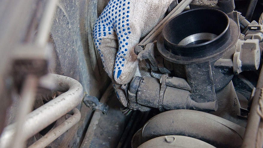 Шипение, рывки и горящий «чек»: почему автомобиль плохо набирает скорость