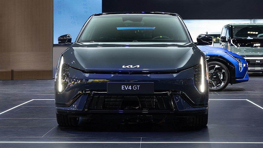 На фото: Kia EV4 GT