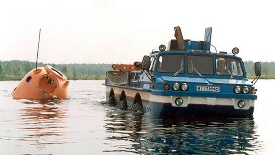 ЗиЛ-4906 Синяя Птица '1975–91 в воде