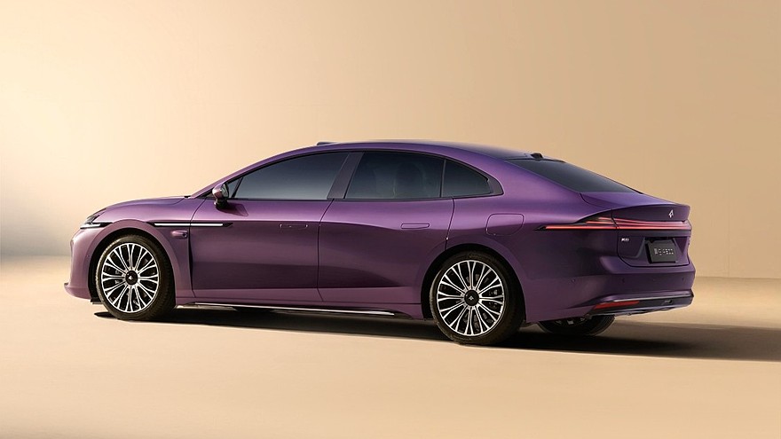 Флагманский седан Hyptec A800 от GAC готовится к премьере, раскрыт дизайн интерьера