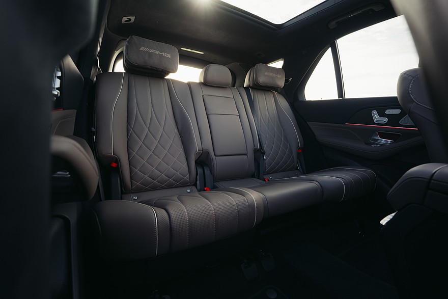На фото: салон обновлённого кроссовера Mercedes‑AMG GLE 53 Hybrid 4Matic+