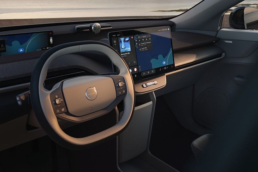 На фото: салон Volvo EX60