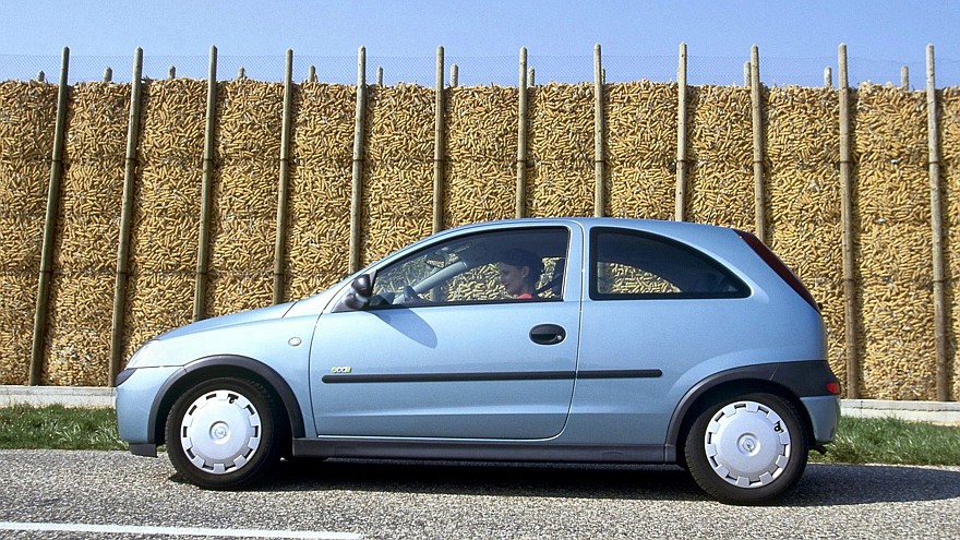 Opel Corsa 3-door (C) '2000–03ф