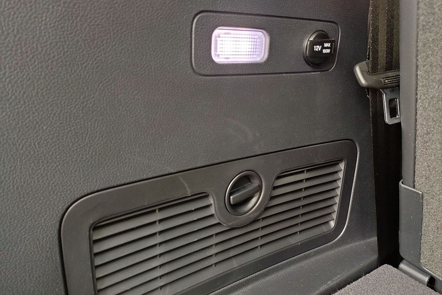 Крылатые габариты, немного эвкалипта и сила пользовательских настроек: тест-драйв Hongqi HS7