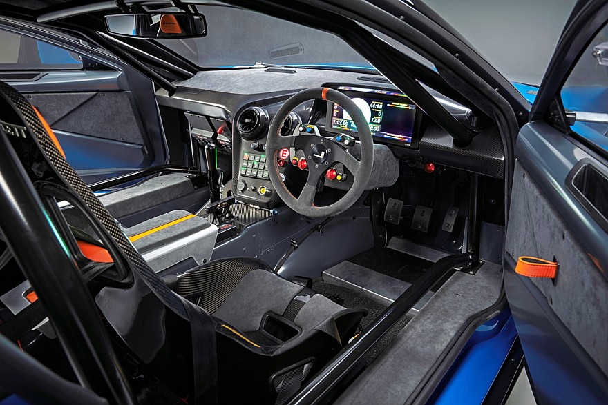 Новый Jensen Interceptor представлен в трековой версии GTX, дорожное купе тоже будет