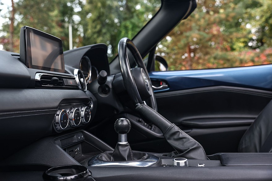 Задний привод, полтора литра и DVD-проигрыватель: опыт владения Mazda Roadster IV (ND)