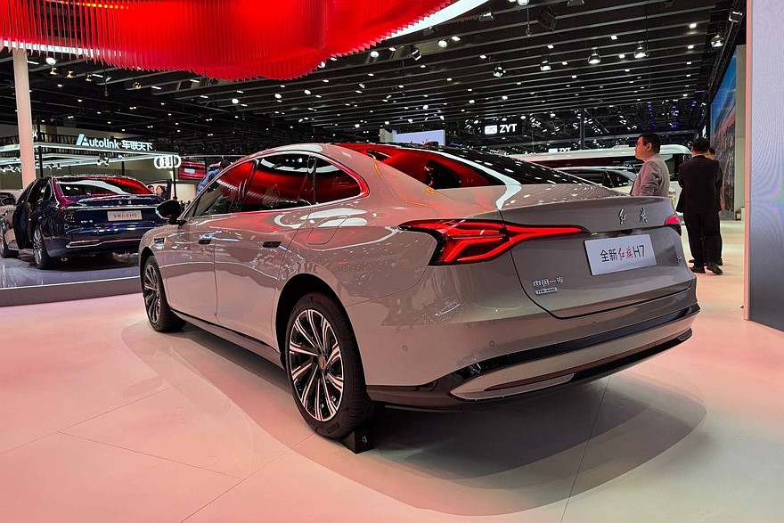 Новый Hongqi H7