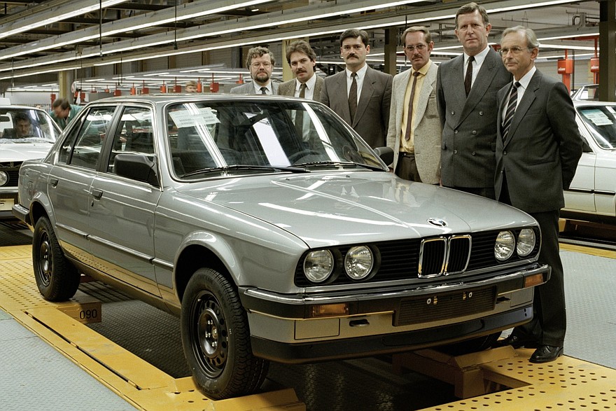 Первый BMW 3 серии, собранный на заводе в Регенсбурге в октябре 1986 года