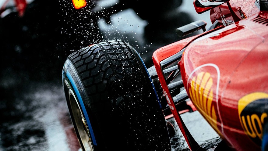 В прежние времена все гонки в Формуле-1 стартовали с места, вне зависимости от погодных условий