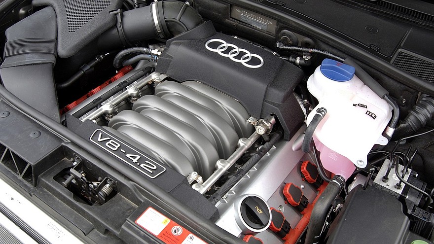 На фото: Под капотом Audi Allroad 4.2 quattro '2004–05