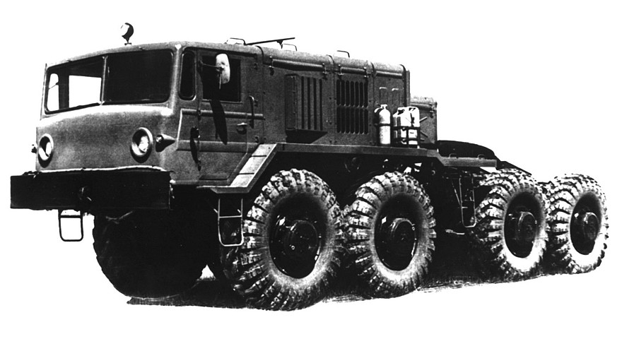МАЗ-537Г третьего поколения с воздухозаборными коробами. 1979 год (из архива НИИЦ АТ)