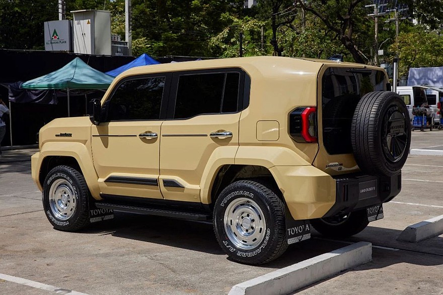 На фото: концепт Toyota Land Cruiser FJ Legendary