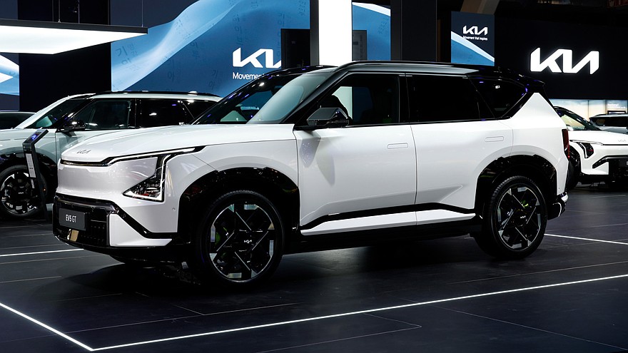 На фото: Kia EV5 GT