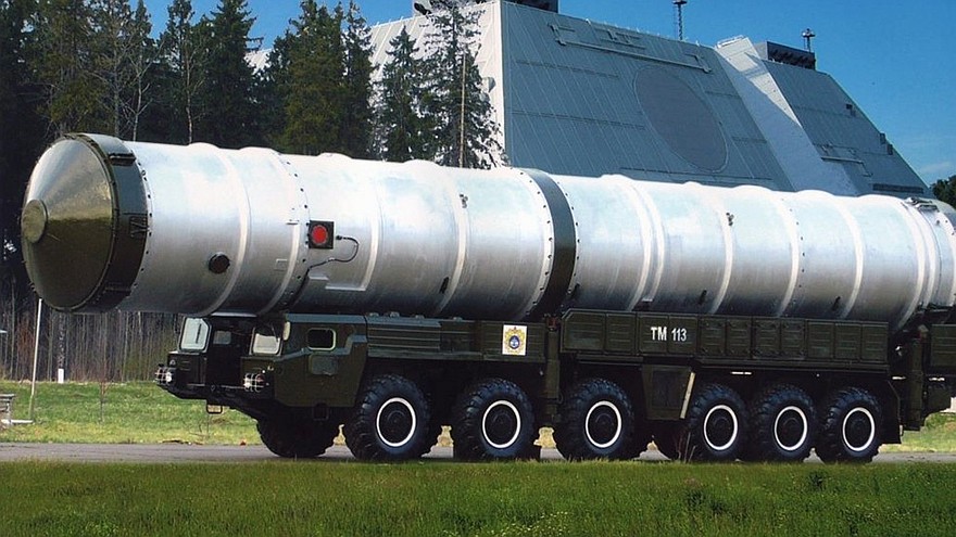 Транспортно-перегрузочная машина на шасси МАЗ-547А в составе комплекса противоракетной обороны А-135 «Амур»