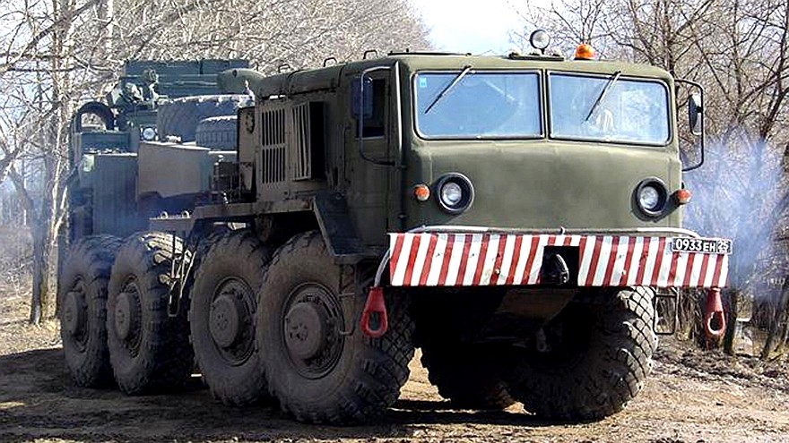 МАЗ-537Г позднего выпуска с открытым размещением баков для горючего (фото А. Гуляева)