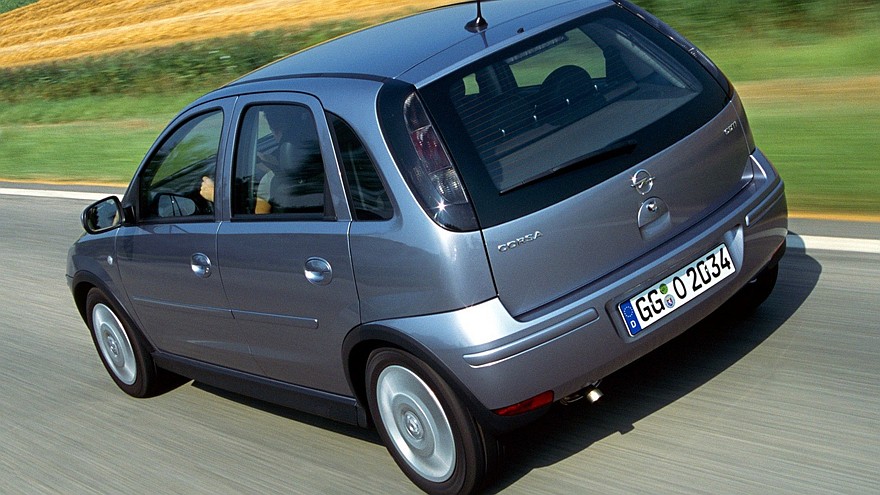 На фото: Opel Corsa 5-door (C) '2003–06