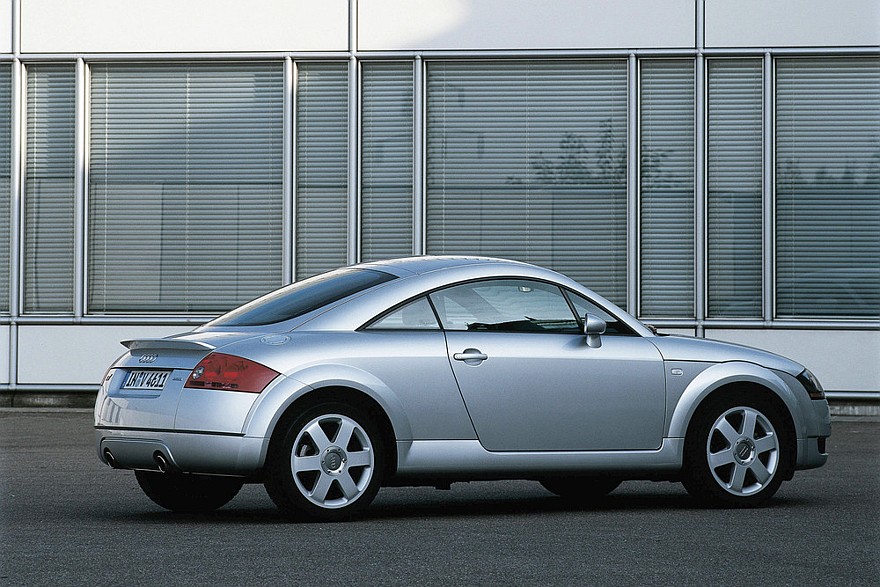 Четыре кольца эгоиста: как появилась Audi TT и как она опозорилась на автобанах