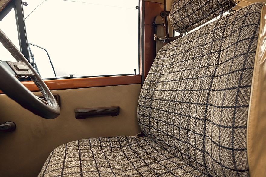 Nissan 160/260 внутри оставался незатейливым