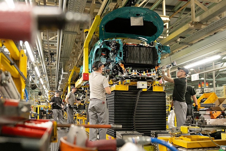 Производство нового Nissan Leaf на заводе в Сандерленде