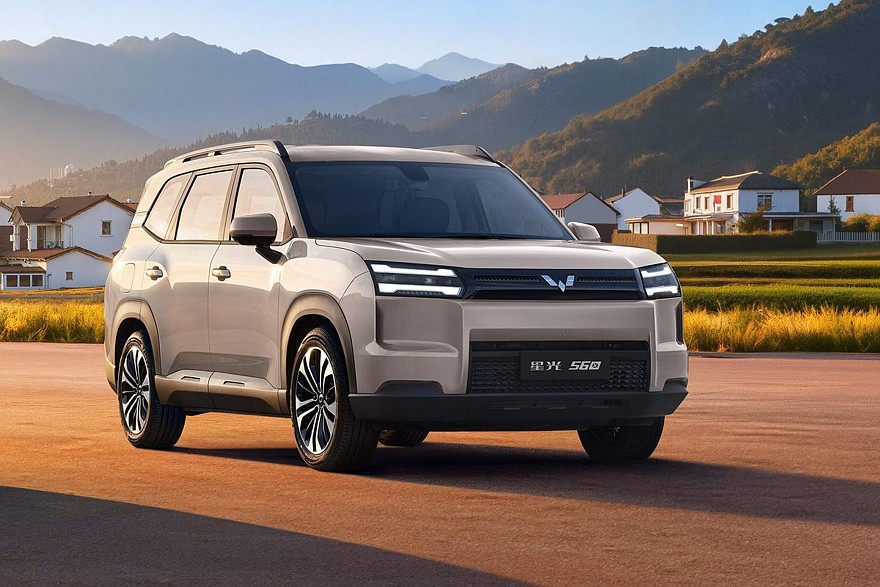 Электрический Wuling Starlight 560