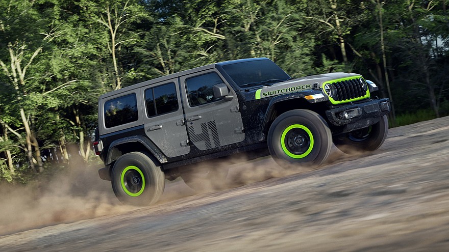 На фото: Jeep Wrangler Switchback