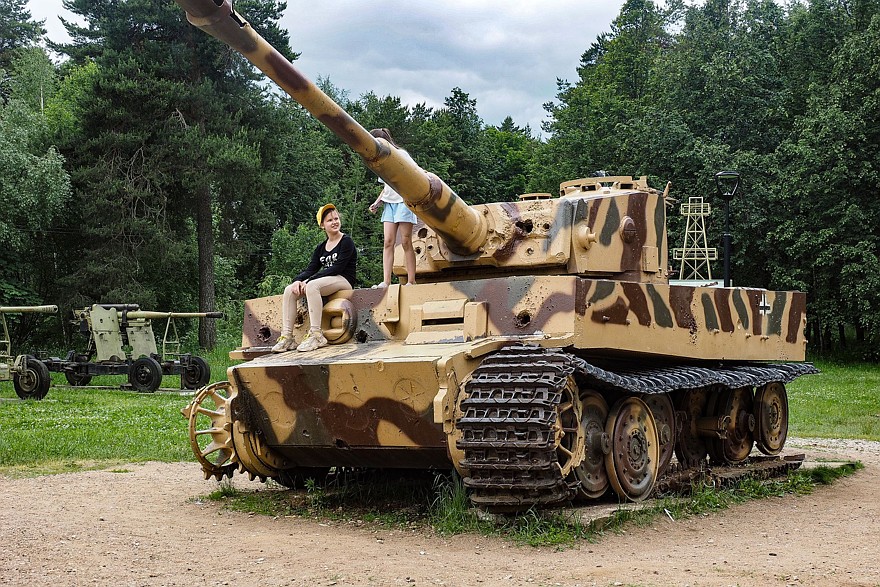 По Волоколамскому шоссе: первая ГЭС, две усадьбы и «штурмгешутц»