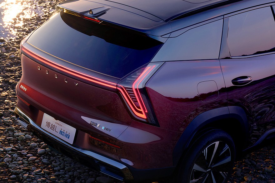 Гибрид Geely Boyue L i-HEV