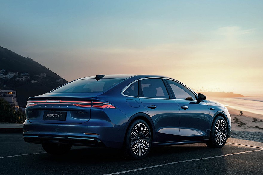 Гибридный седан Geely Galaxy A7