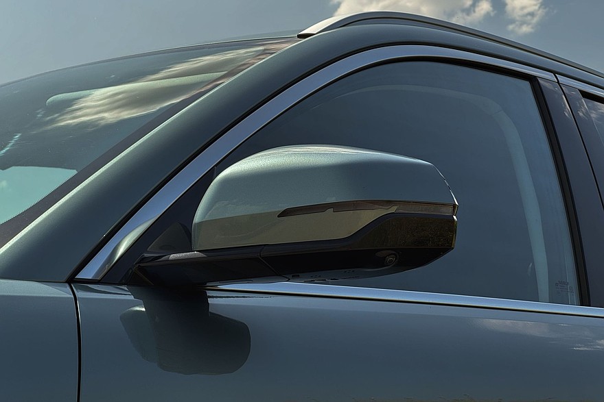 Зарядить быстрее, чем настроить: тест-драйв Geely EX5