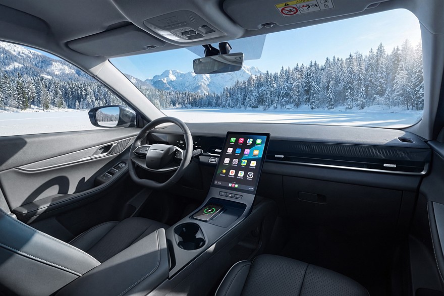 На фото: салон Jaecoo J6 (версии для российского рынка)