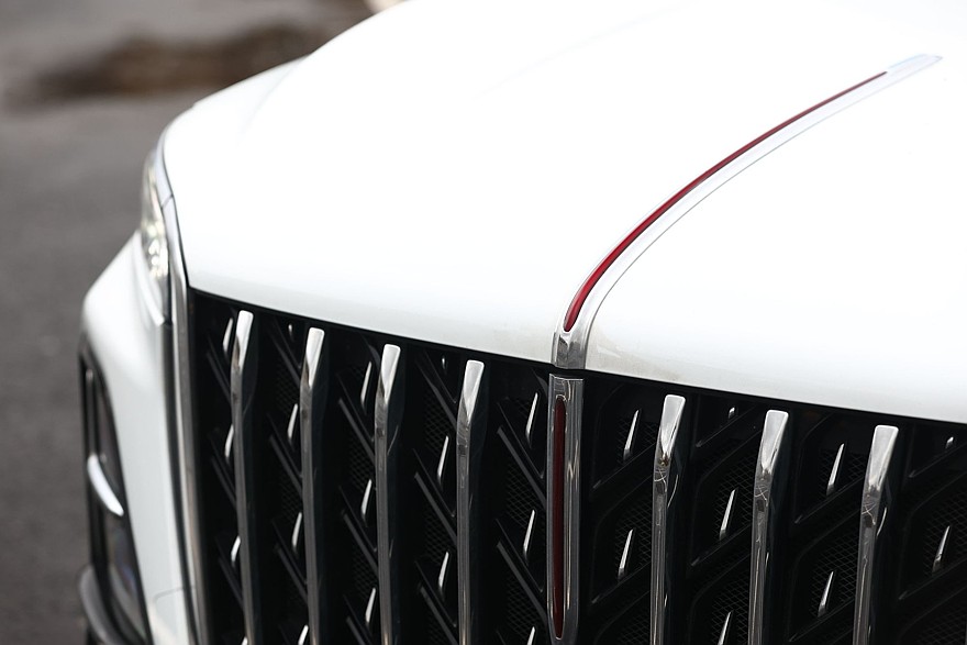 Больше не компромисс: необычный тест-драйв Hongqi HS5