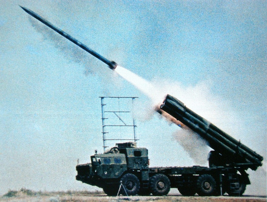 Запуск реактивного снаряда из установки «Смерч» (из архива НИИЦ АТ)