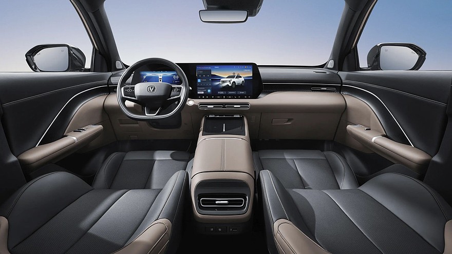 На фото: салон Changan Uni-S нового поколения